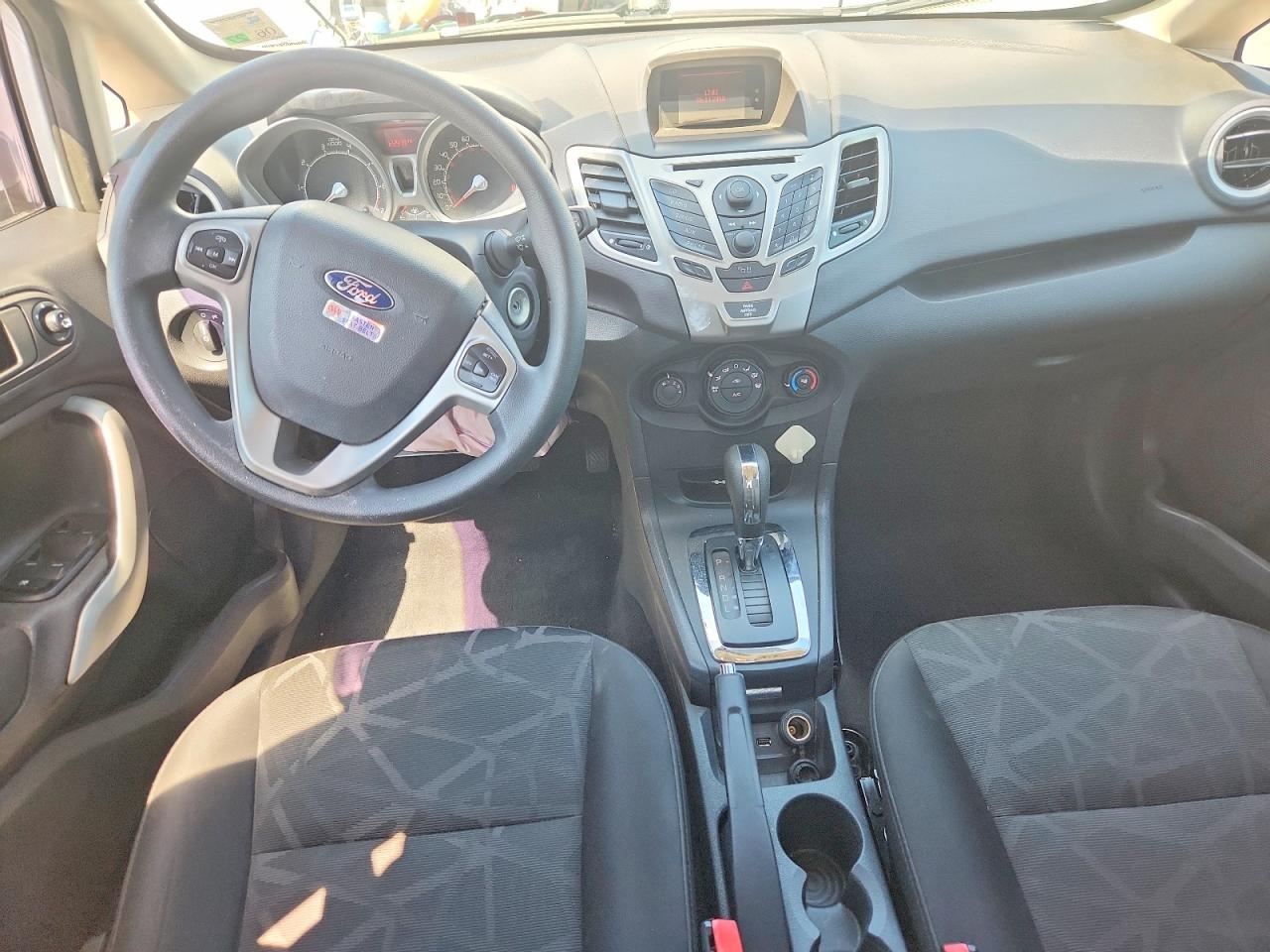 2011 FORD FIESTA SE photo 15