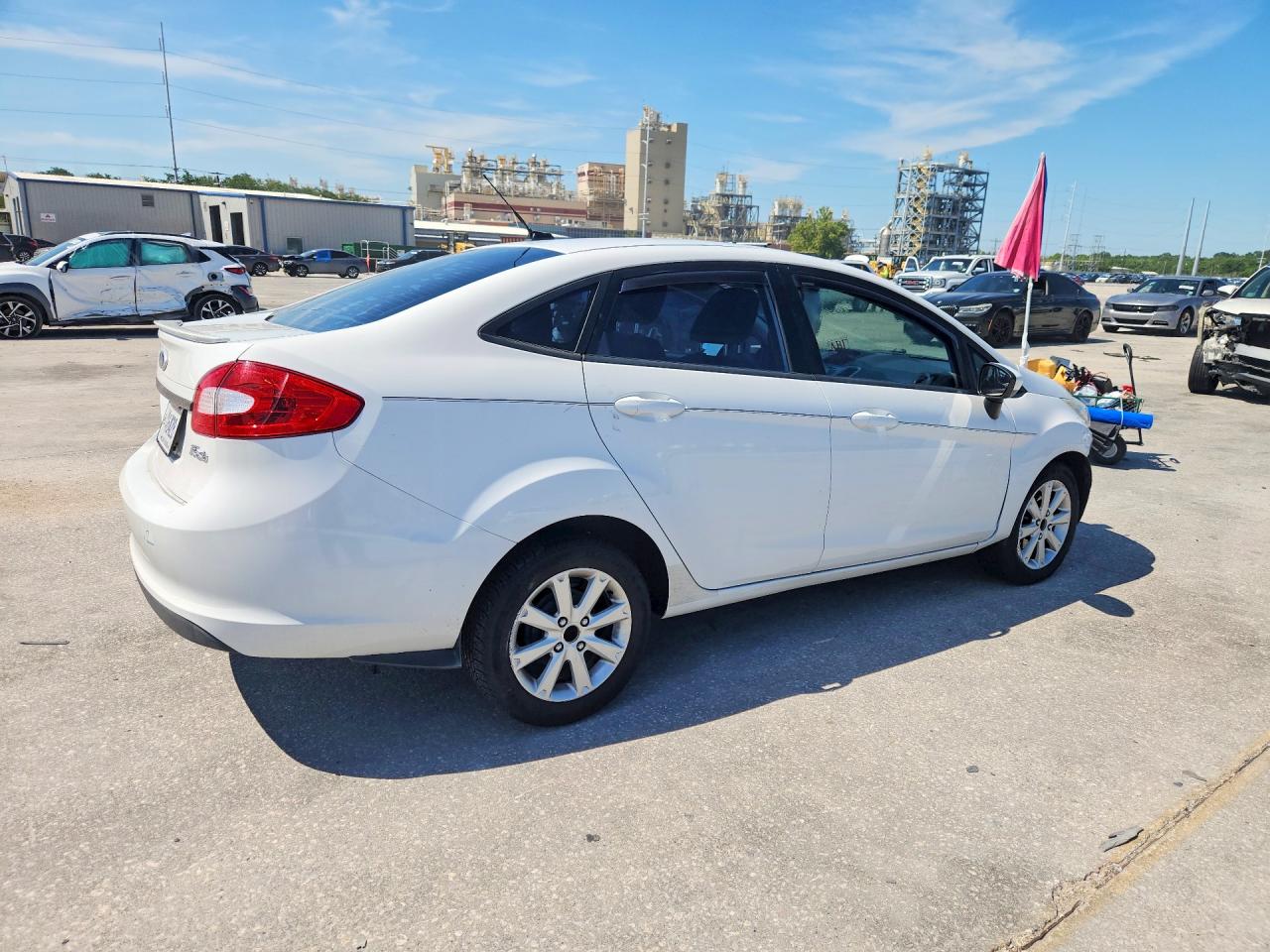 2011 FORD FIESTA SE photo 5