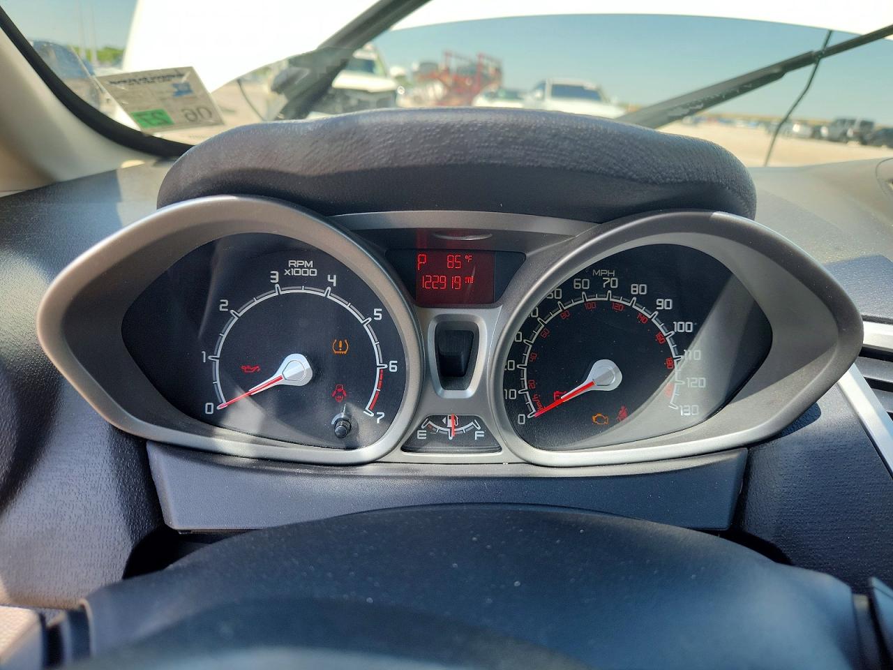 2011 FORD FIESTA SE photo 17