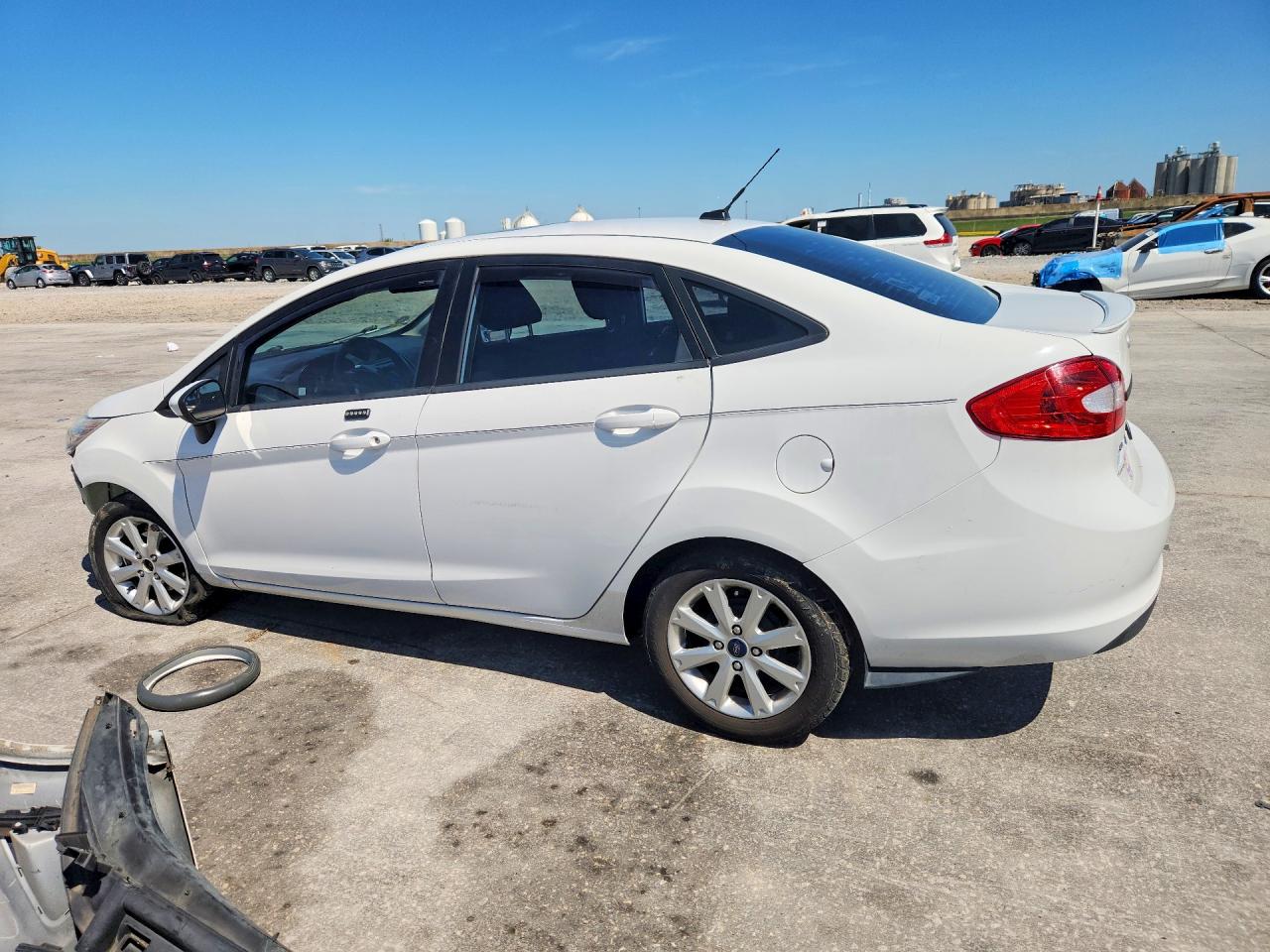 2011 FORD FIESTA SE photo 3