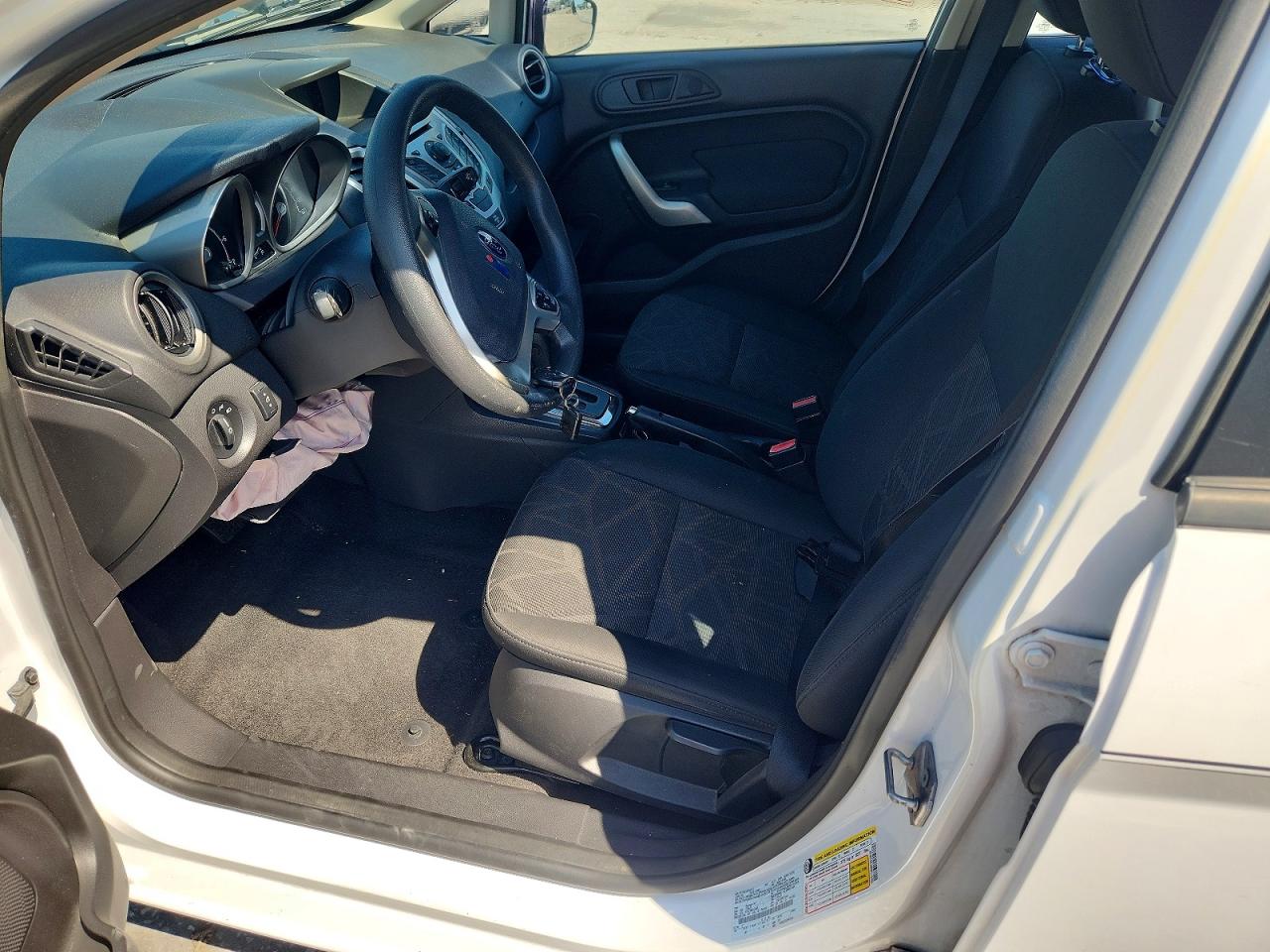2011 FORD FIESTA SE photo 13