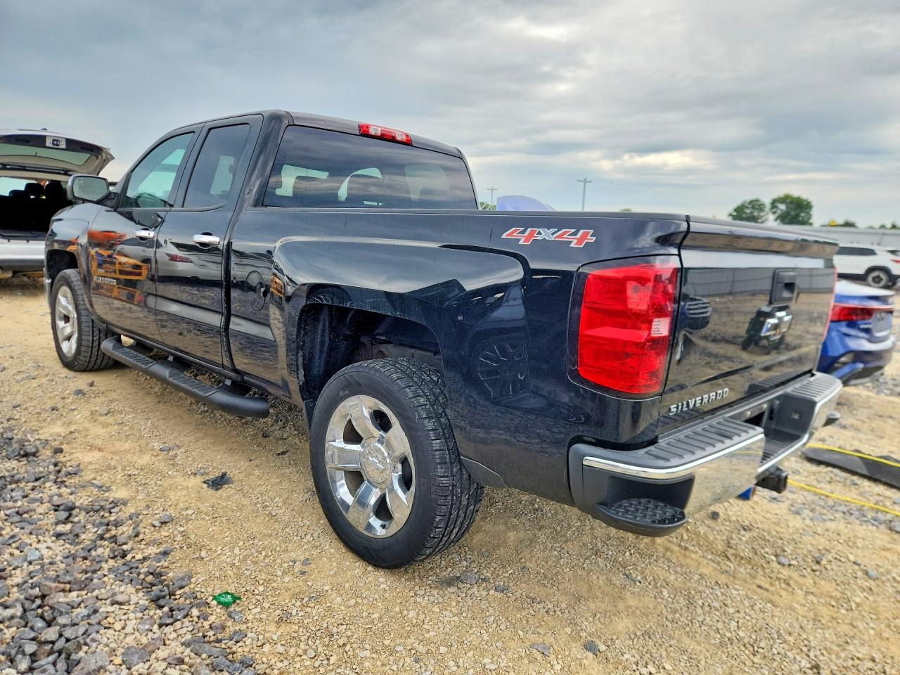 2015 CHEVROLET SILVERADO K1500 photo 2