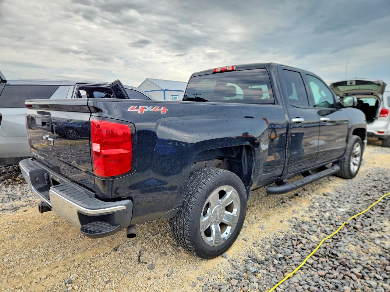 2015 CHEVROLET SILVERADO K1500 photo 3