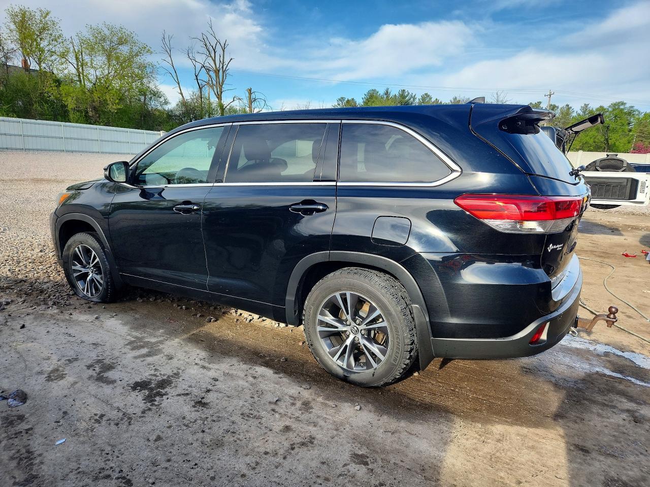 2018 TOYOTA HIGHLANDER LE PLUS photo 2