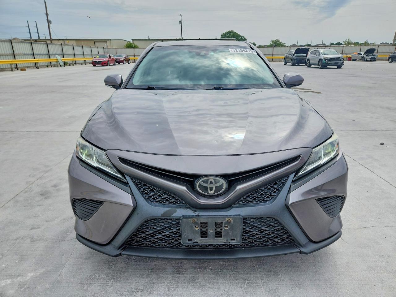 2018 TOYOTA CAMRY SE photo 9