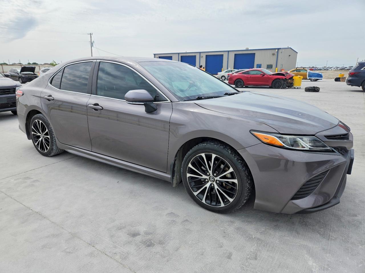 2018 TOYOTA CAMRY SE photo 7