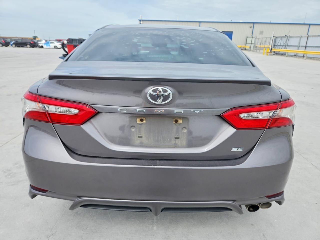 2018 TOYOTA CAMRY SE photo 11