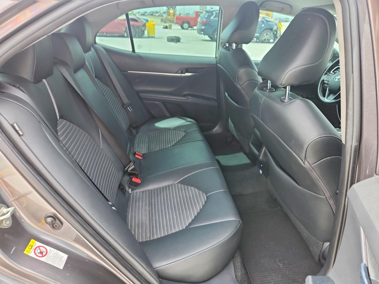 2018 TOYOTA CAMRY SE photo 19