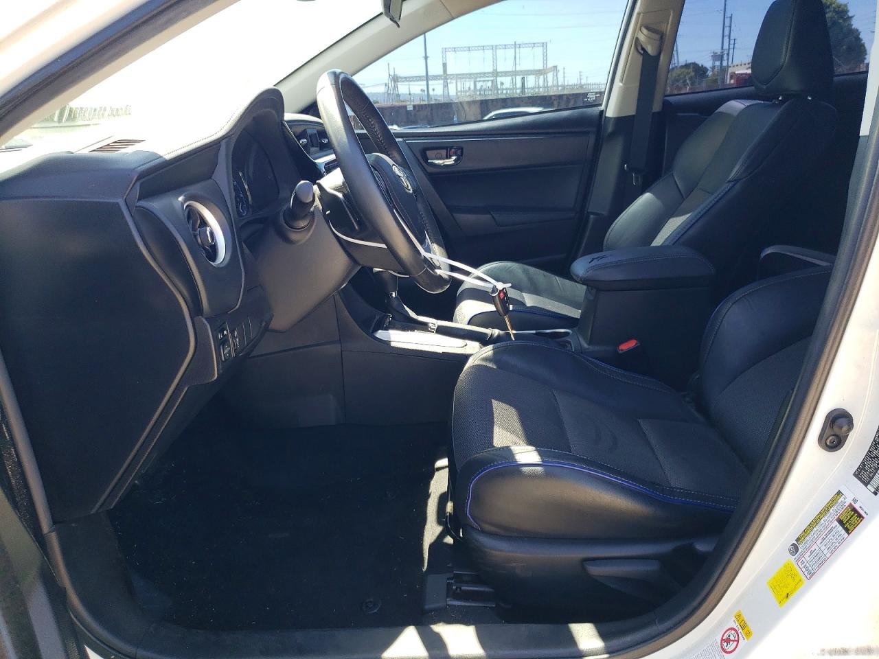 2018 TOYOTA COROLLA SE photo 13
