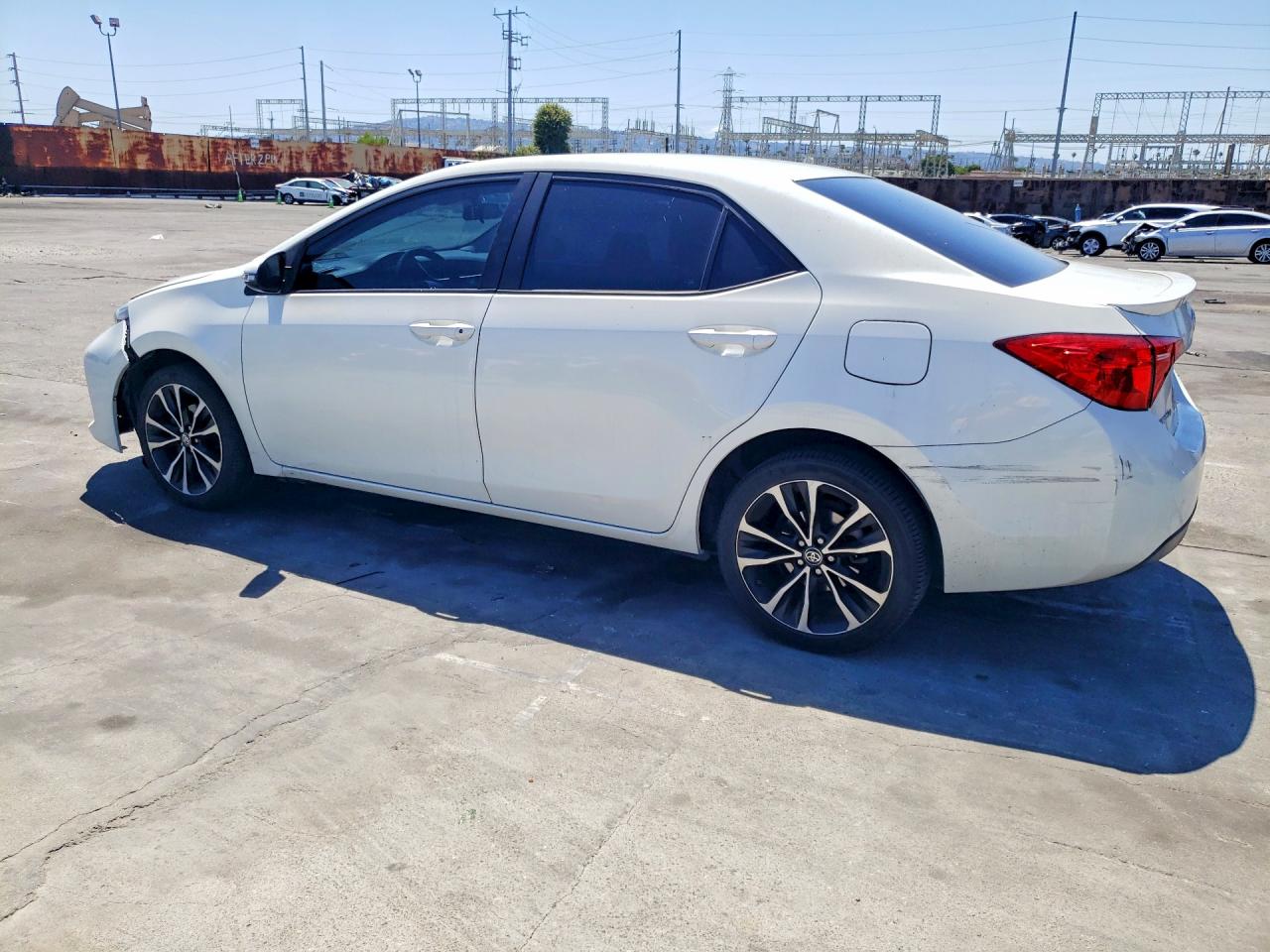 2018 TOYOTA COROLLA SE photo 3