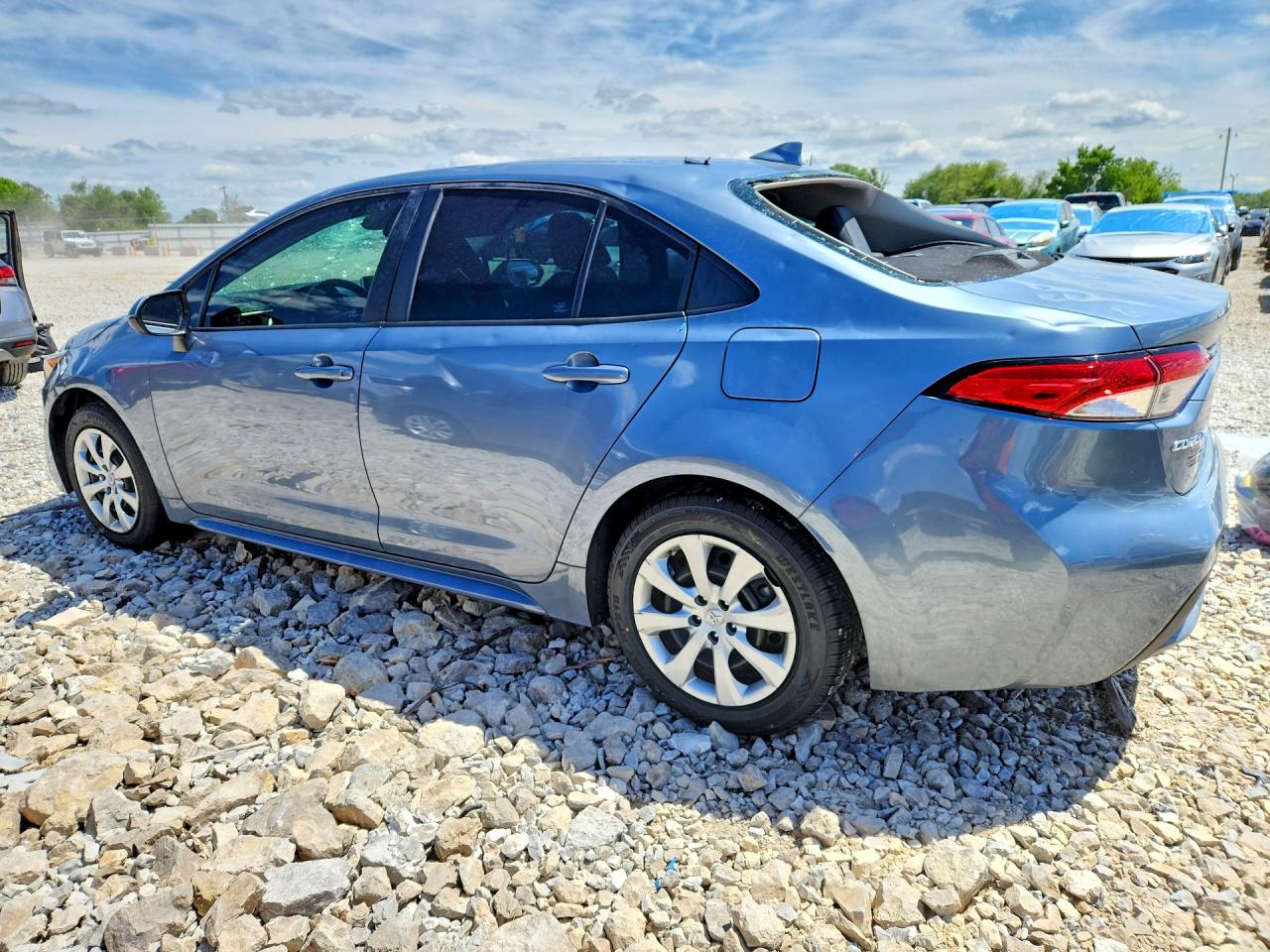 2020 TOYOTA COROLLA LE photo 3