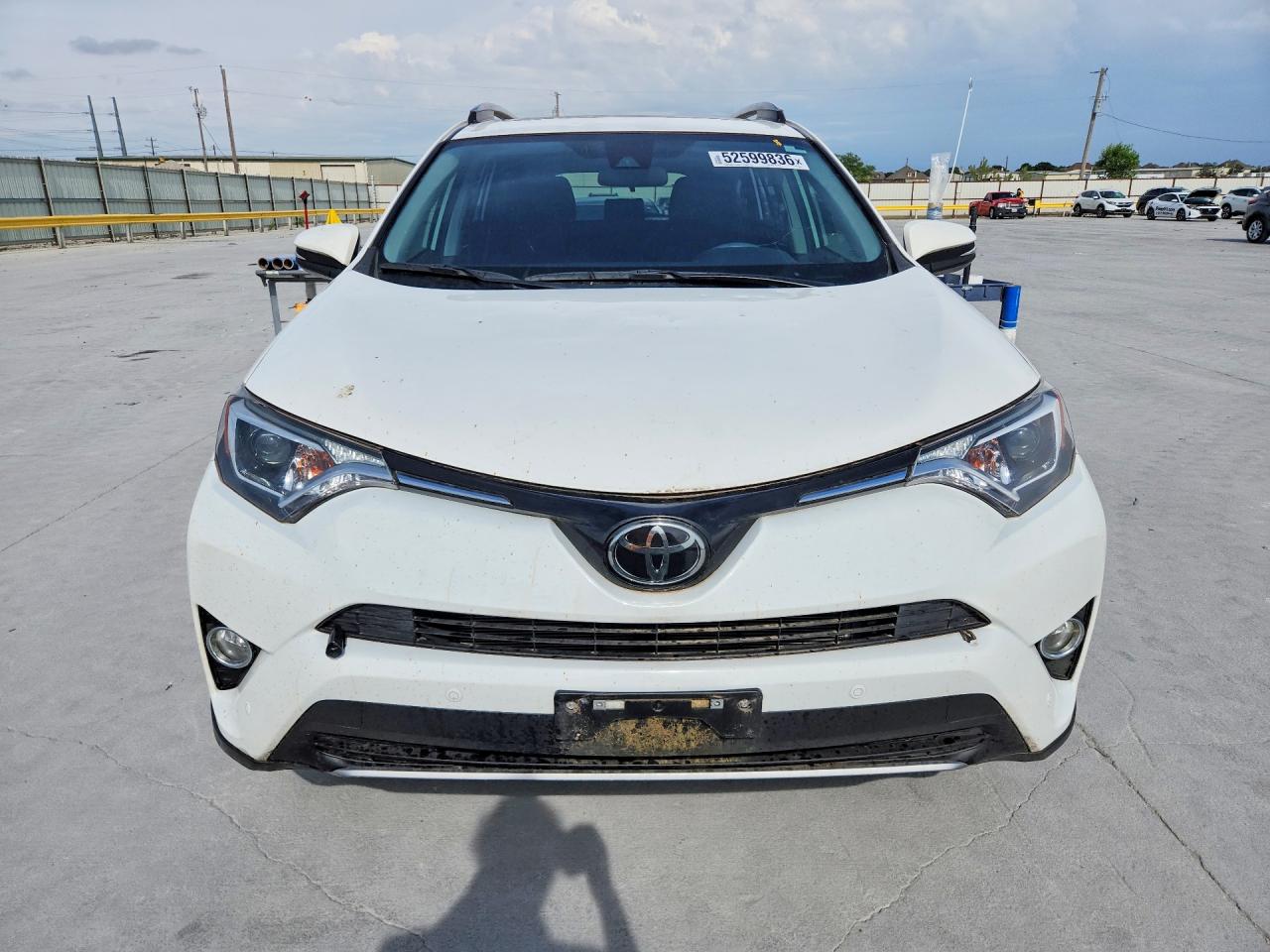 2018 TOYOTA RAV4 XLE photo 13
