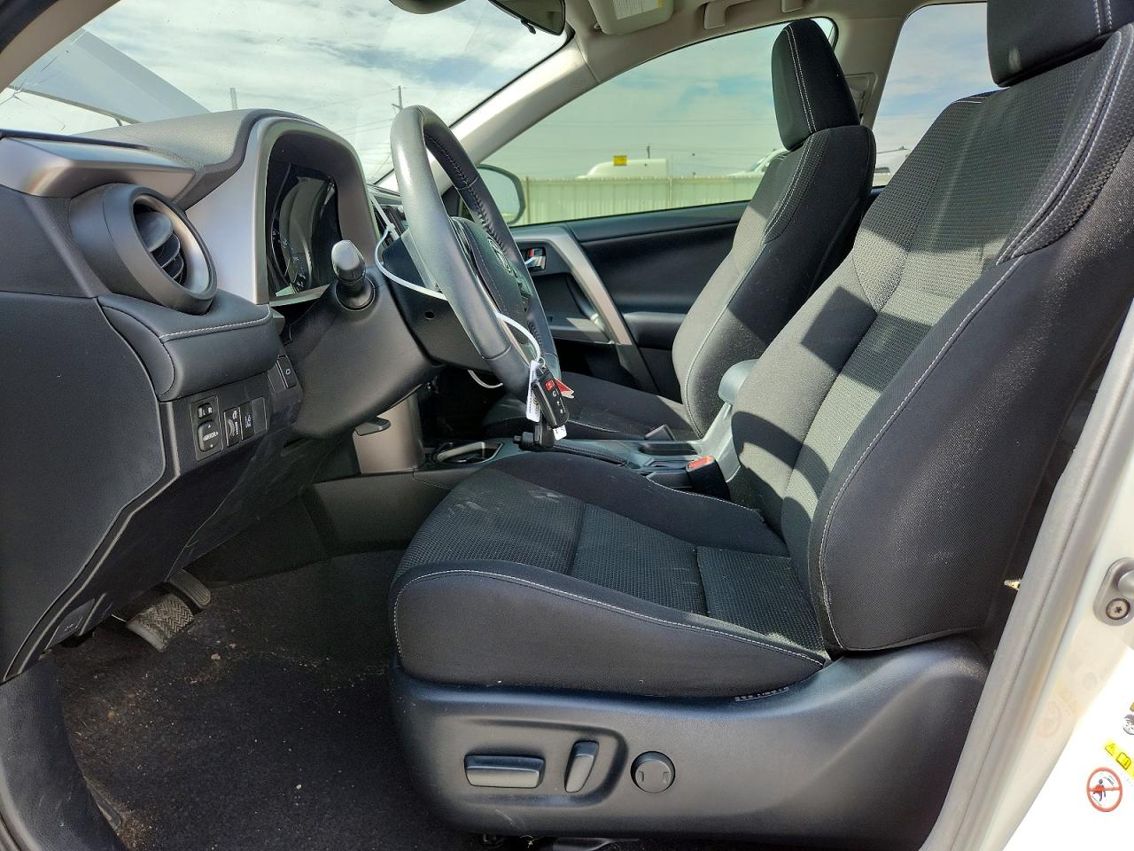 2018 TOYOTA RAV4 XLE photo 19
