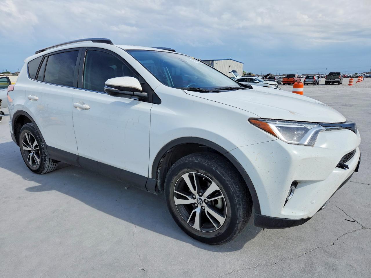 2018 TOYOTA RAV4 XLE photo 10