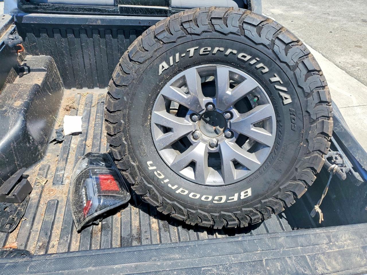 2019 TOYOTA TACOMA SR5 V6 photo 12