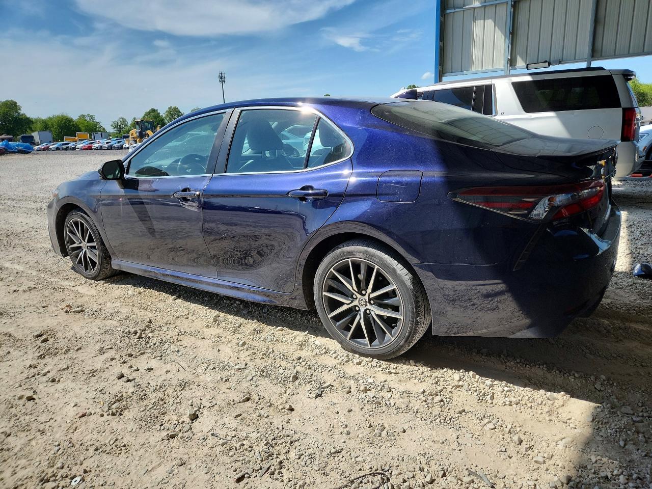 2021 TOYOTA CAMRY SE photo 3