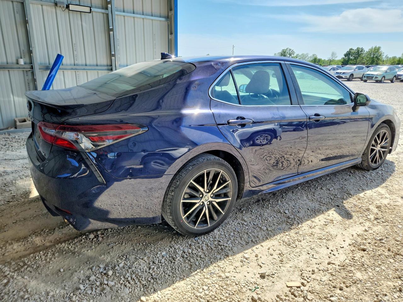 2021 TOYOTA CAMRY SE photo 5