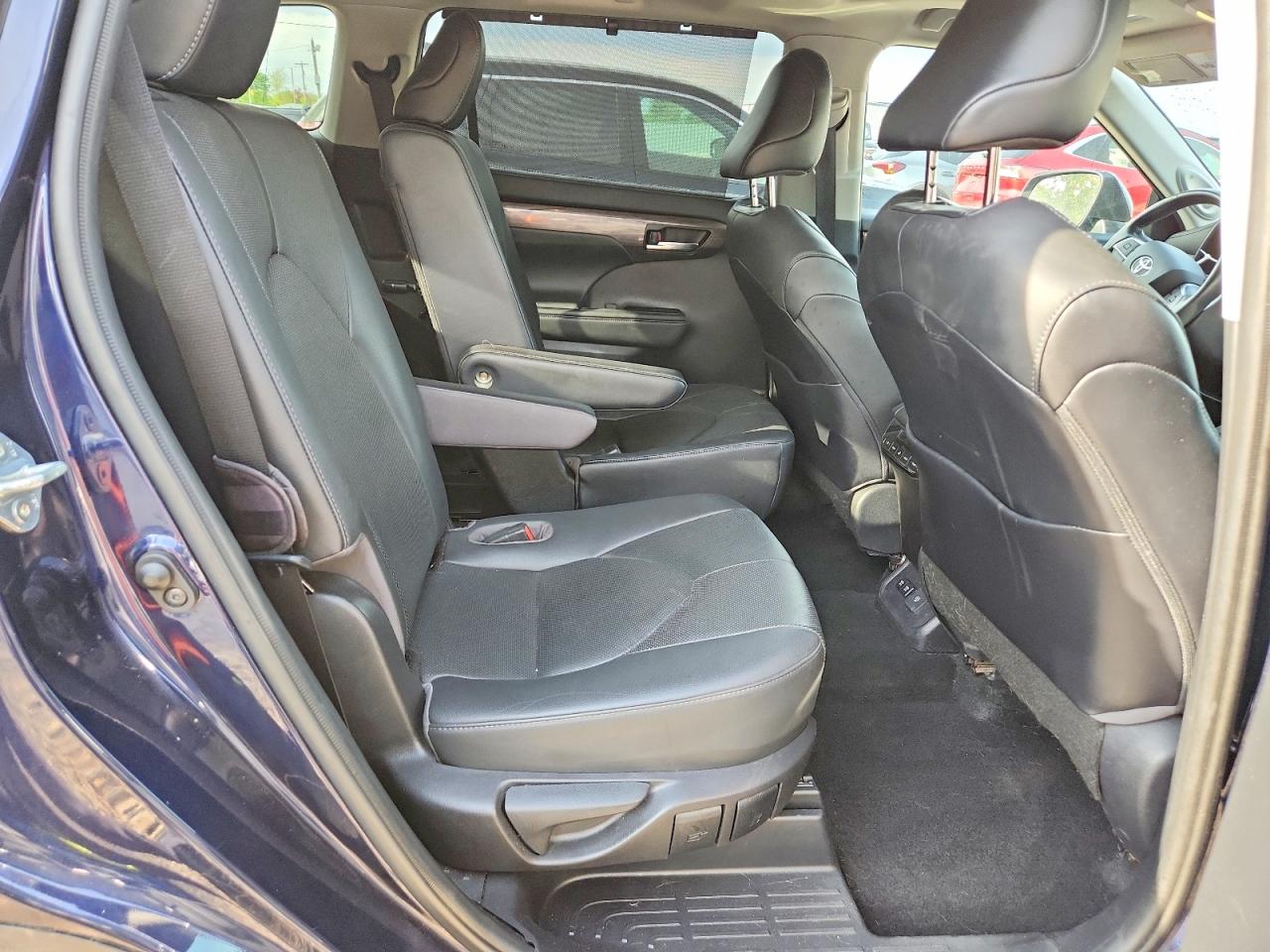 2021 TOYOTA HIGHLANDER LIMITED photo 10