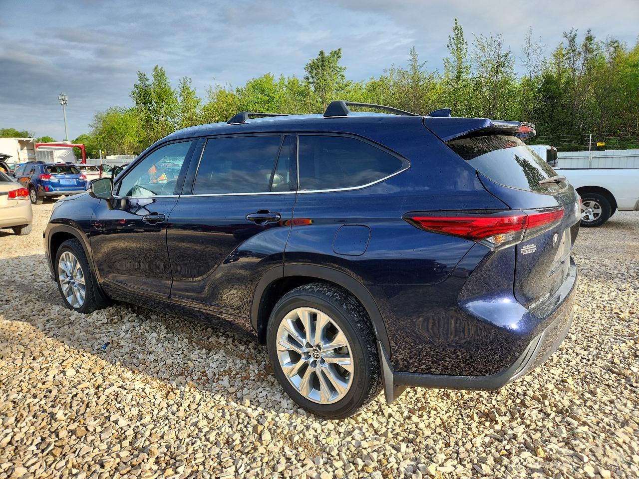 2021 TOYOTA HIGHLANDER LIMITED photo 2