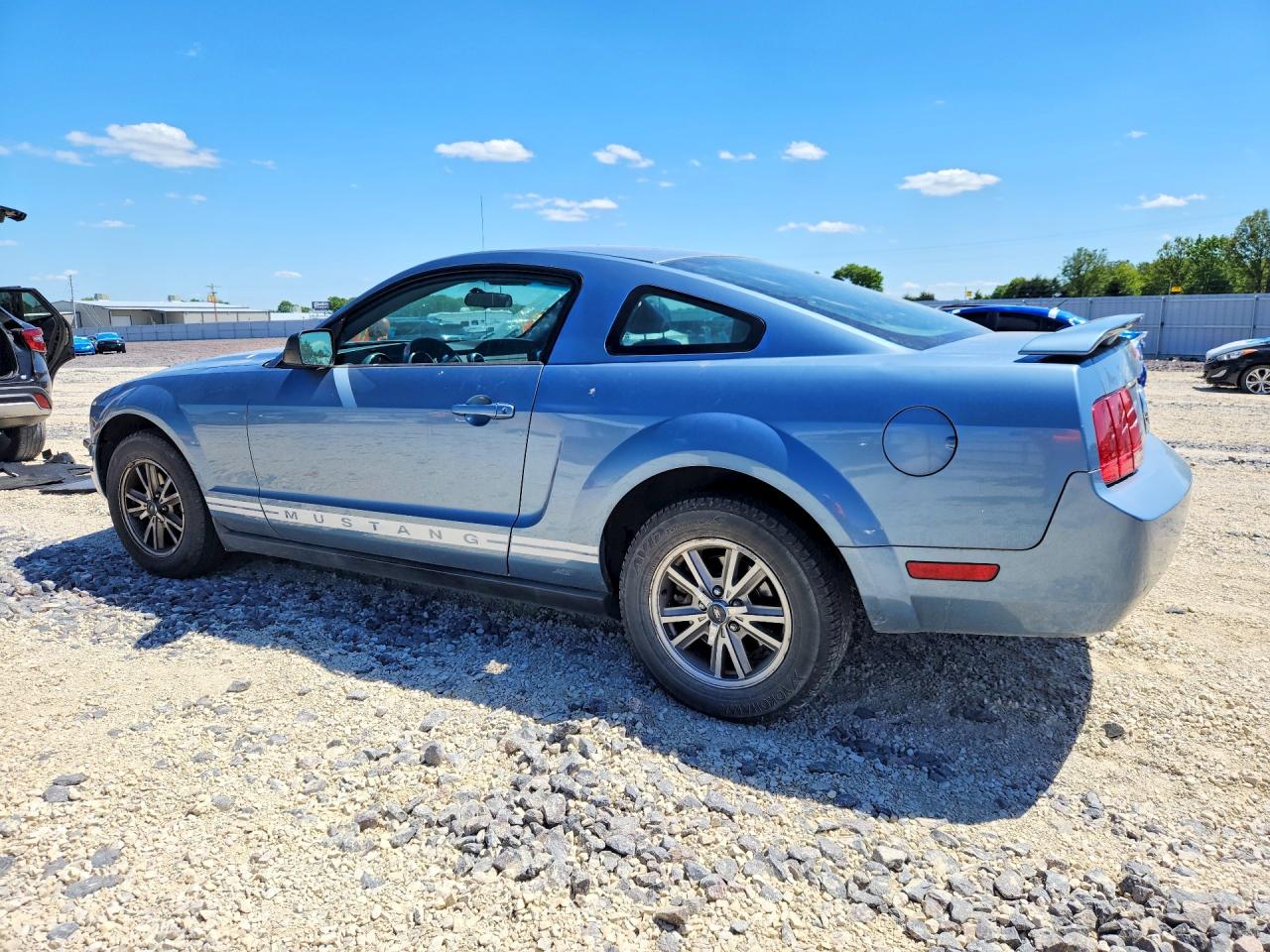 2005 FORD MUSTANG photo 4