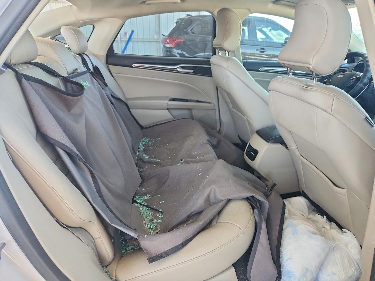 2017 FORD FUSION SE photo 28