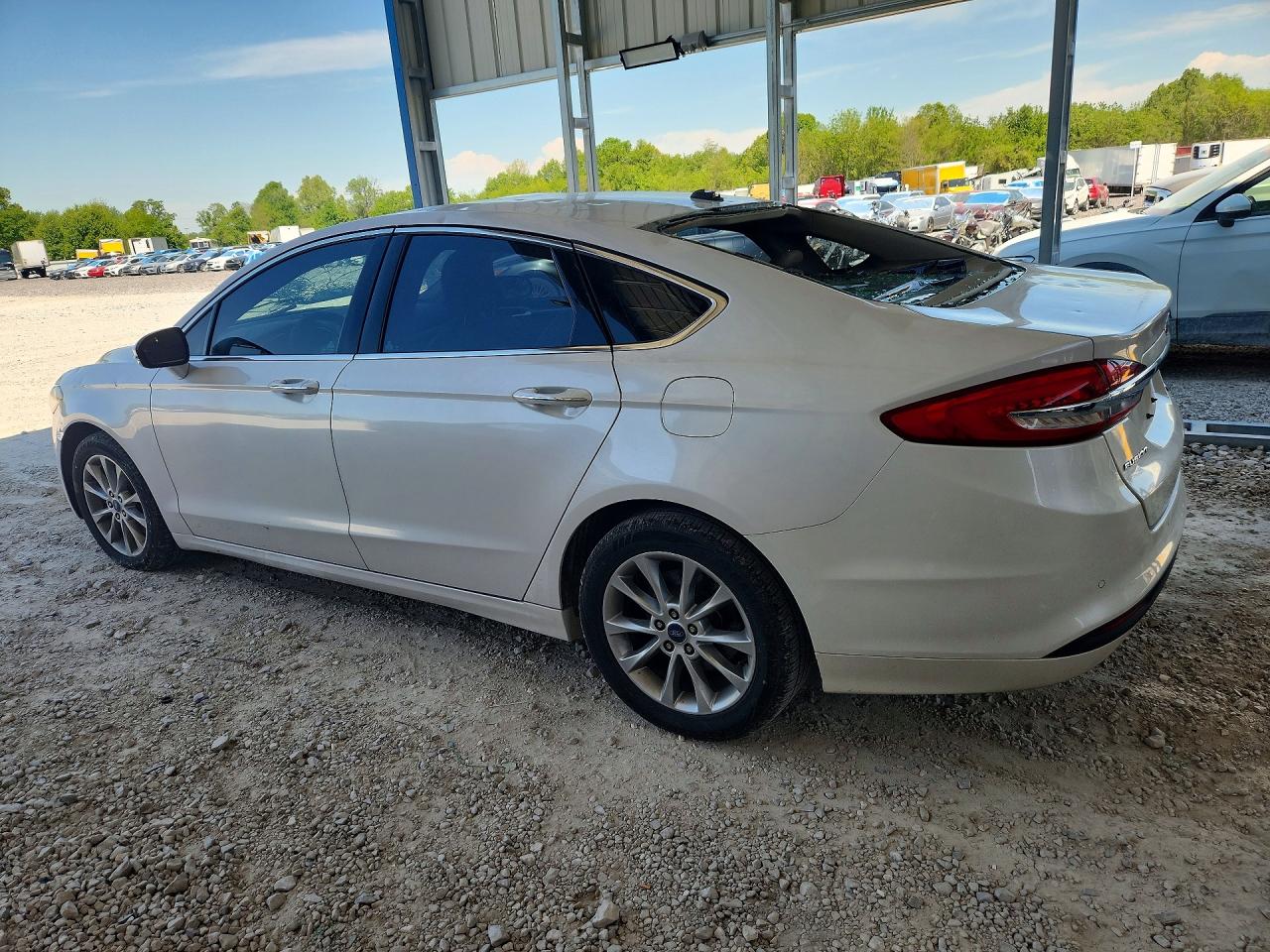 2017 FORD FUSION SE photo 4