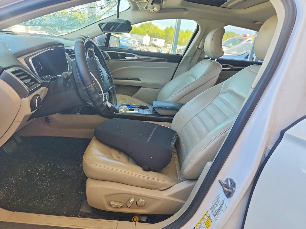 2017 FORD FUSION SE photo 19