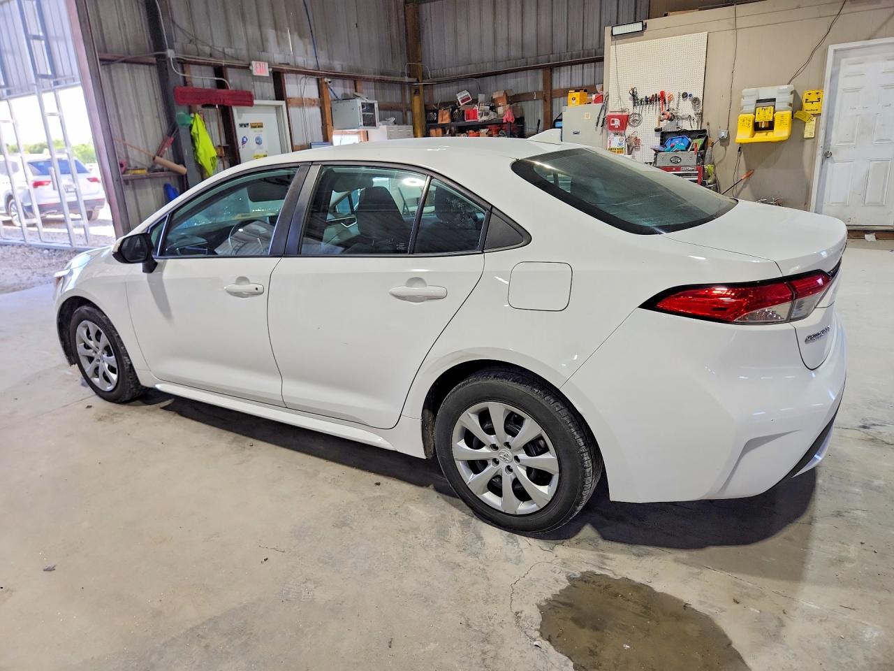 2020 TOYOTA COROLLA LE photo 2
