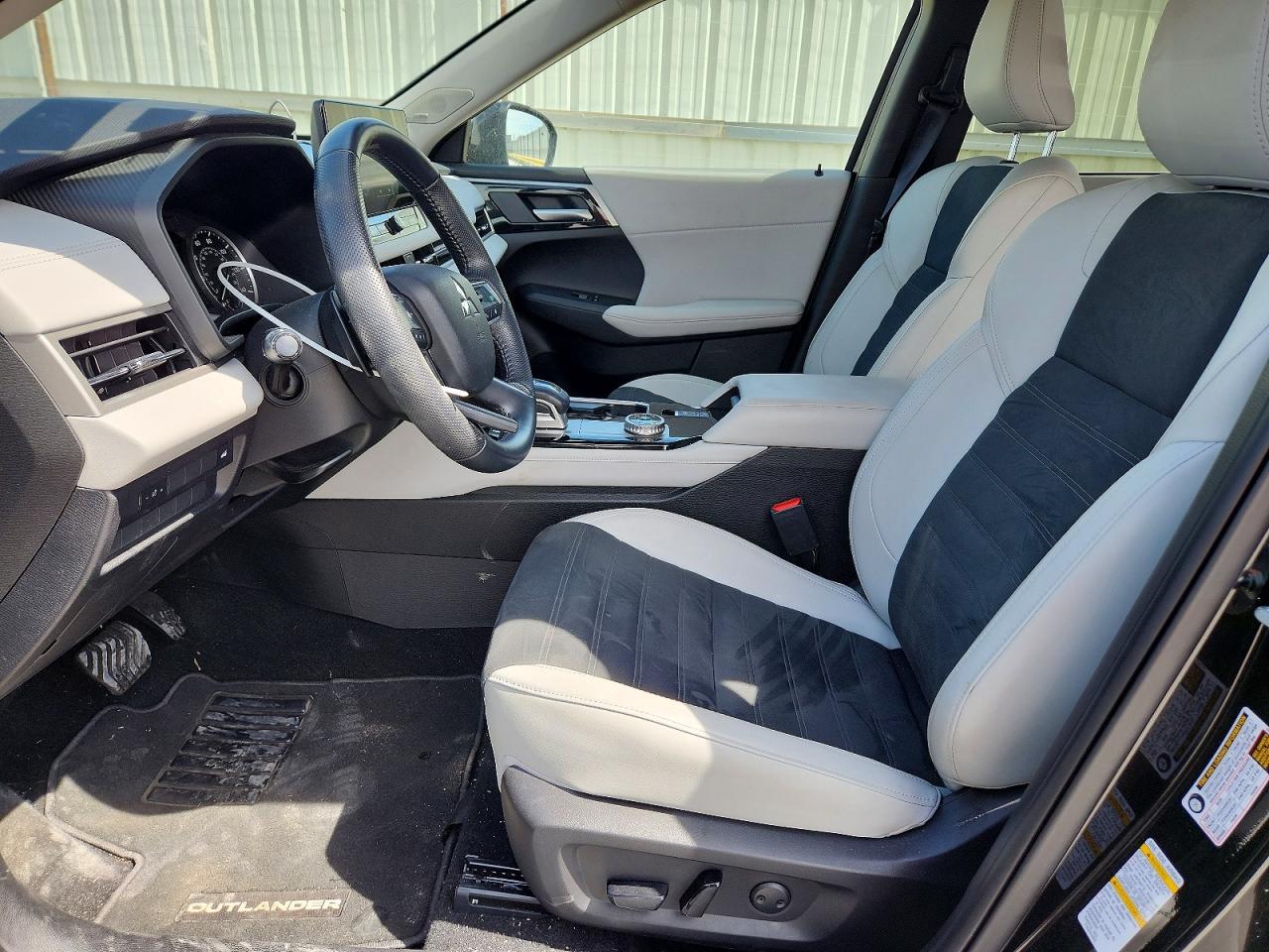 2025 MITSUBISHI OUTLANDER SE photo 6