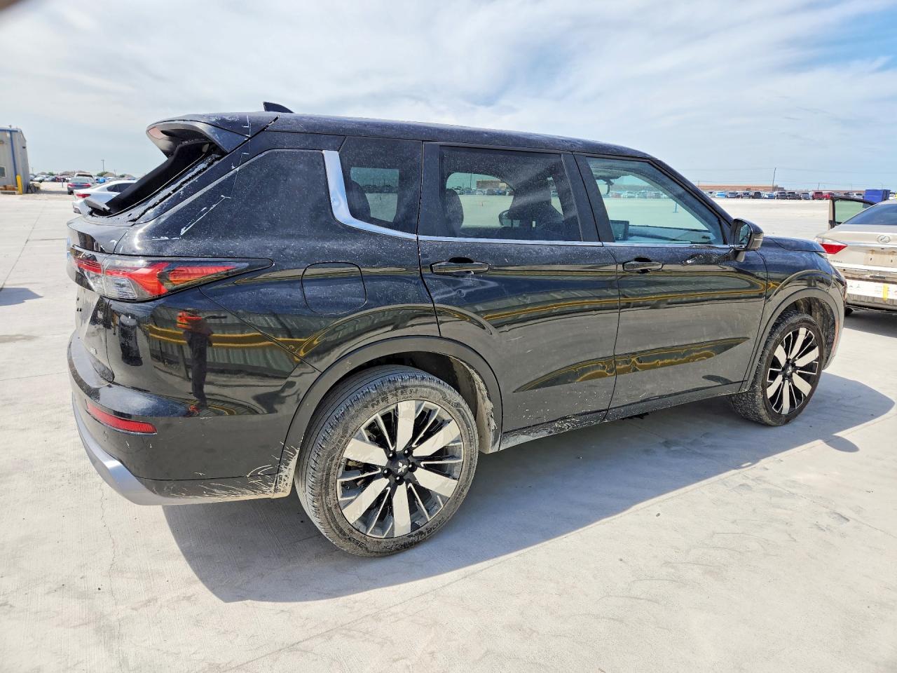 2025 MITSUBISHI OUTLANDER SE photo 3