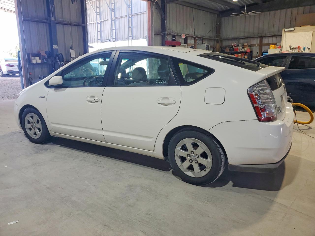 2008 TOYOTA PRIUS BASE photo 4