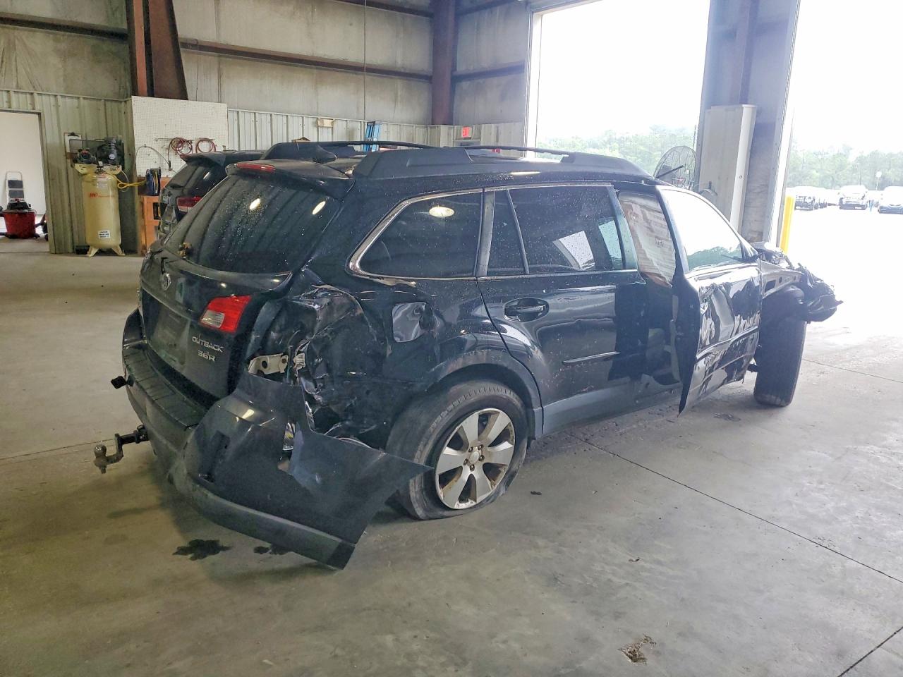 2011 SUBARU OUTBACK 3.6R LIMITED photo 7