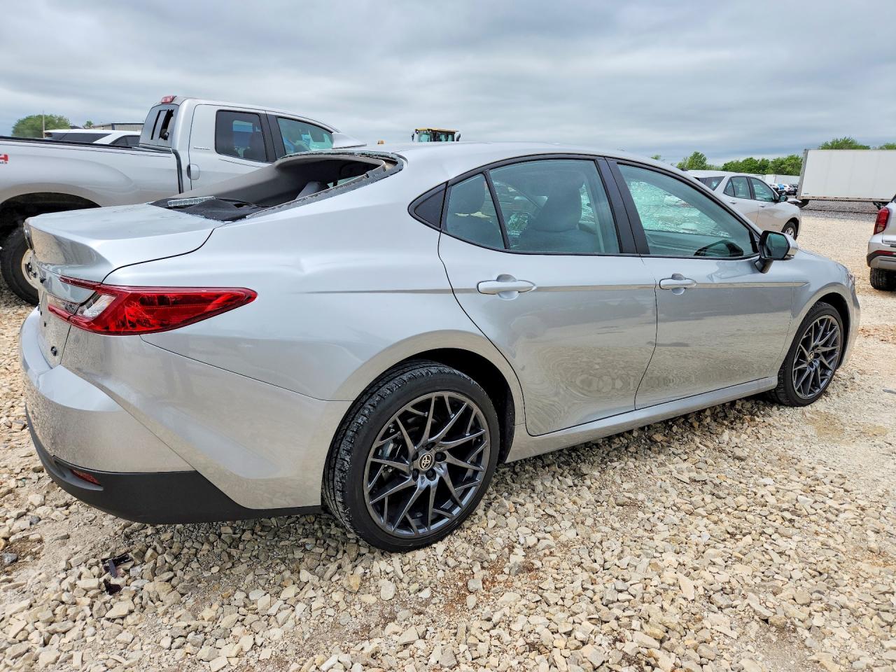 2025 TOYOTA CAMRY LE photo 5