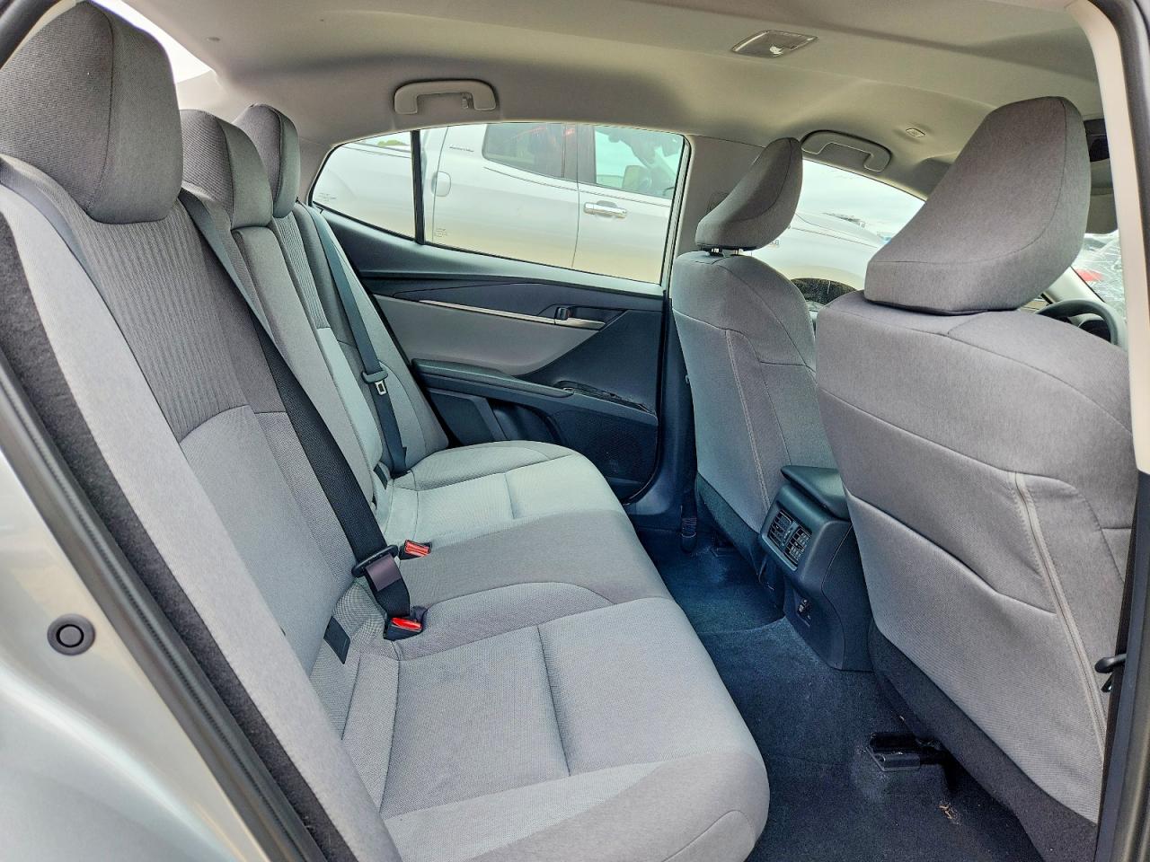 2025 TOYOTA CAMRY LE photo 19