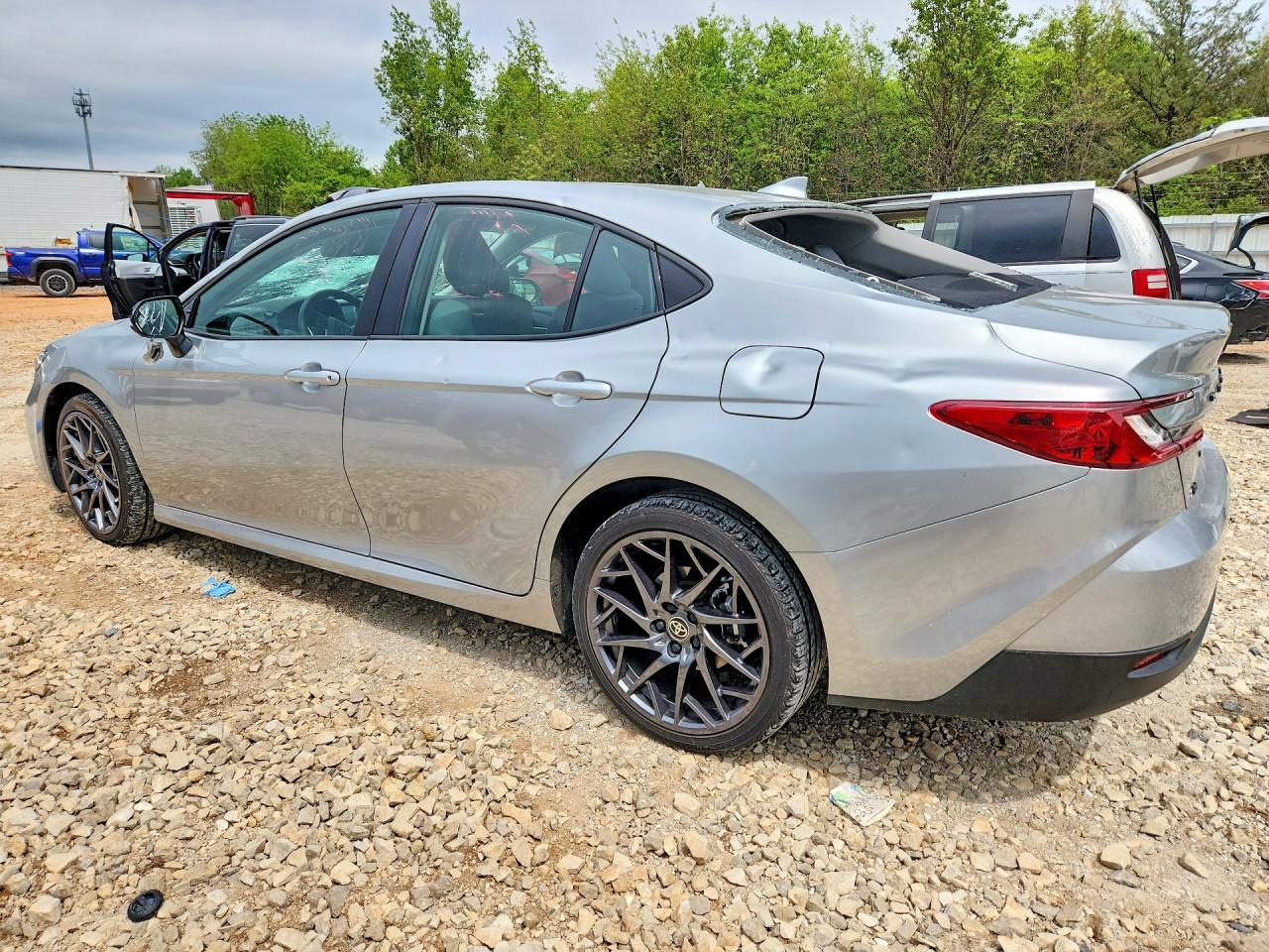 2025 TOYOTA CAMRY LE photo 3