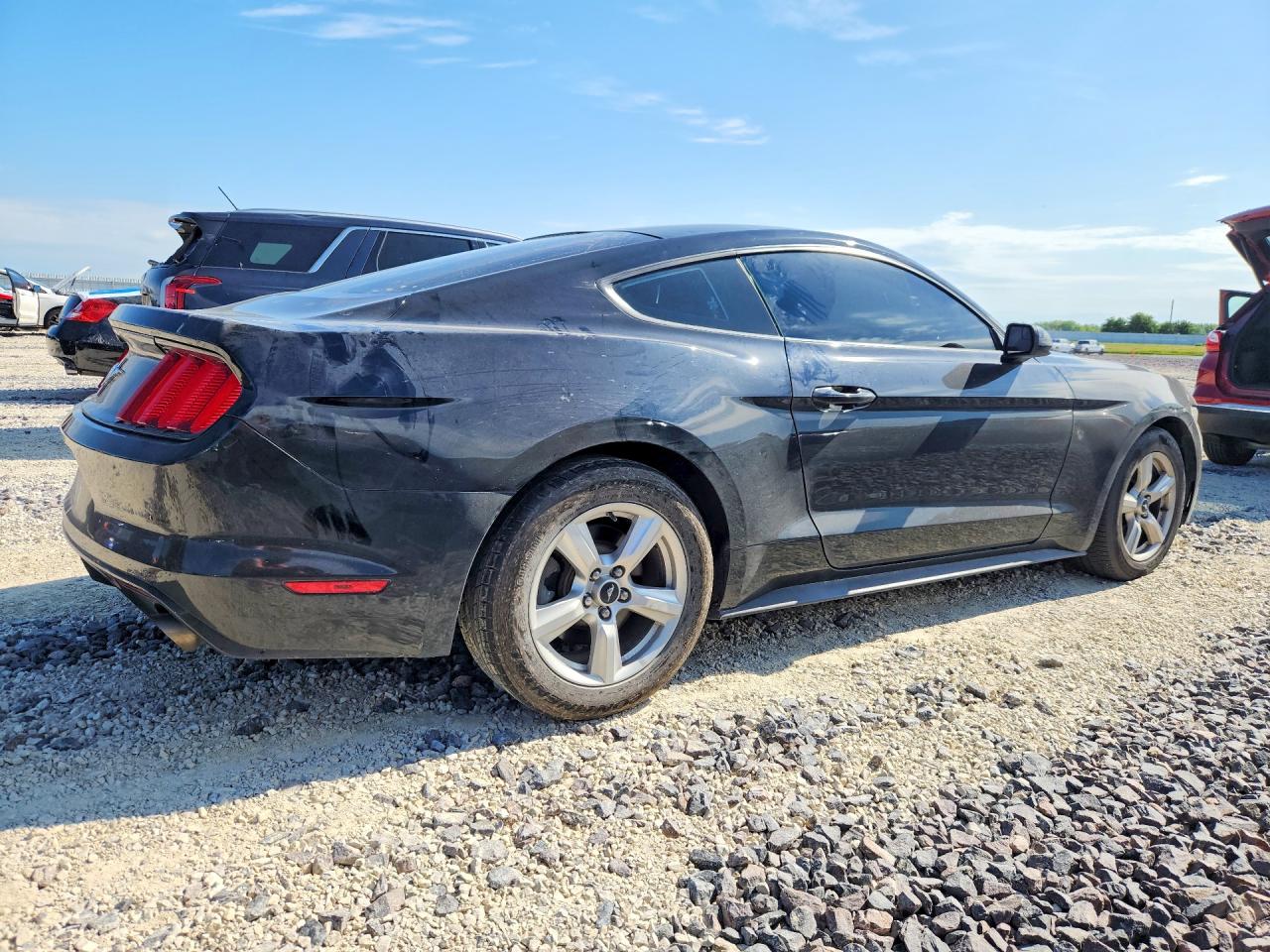 2017 FORD MUSTANG photo 5