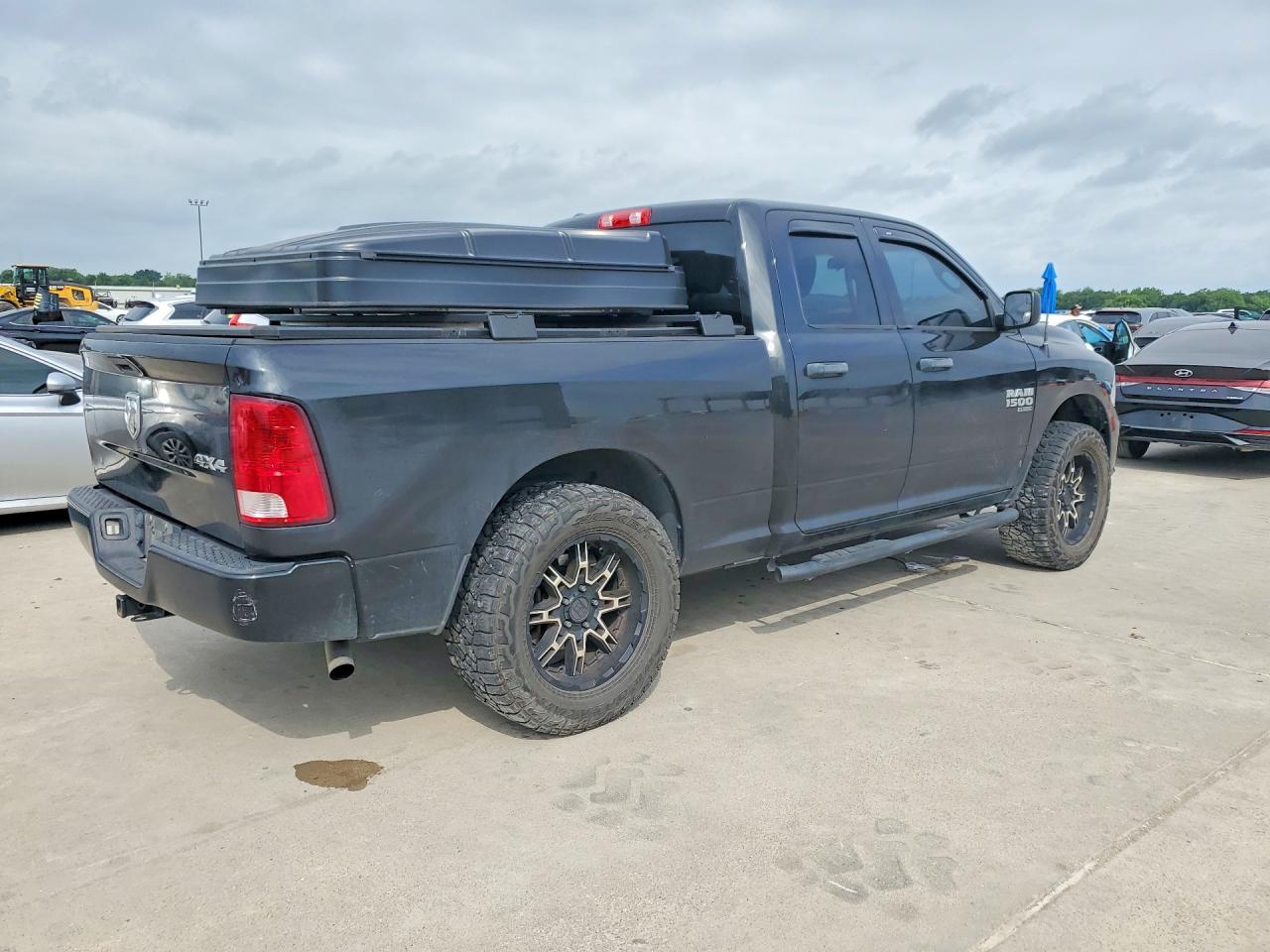 2019 RAM 1500 CLASSIC TRADESMAN photo 3