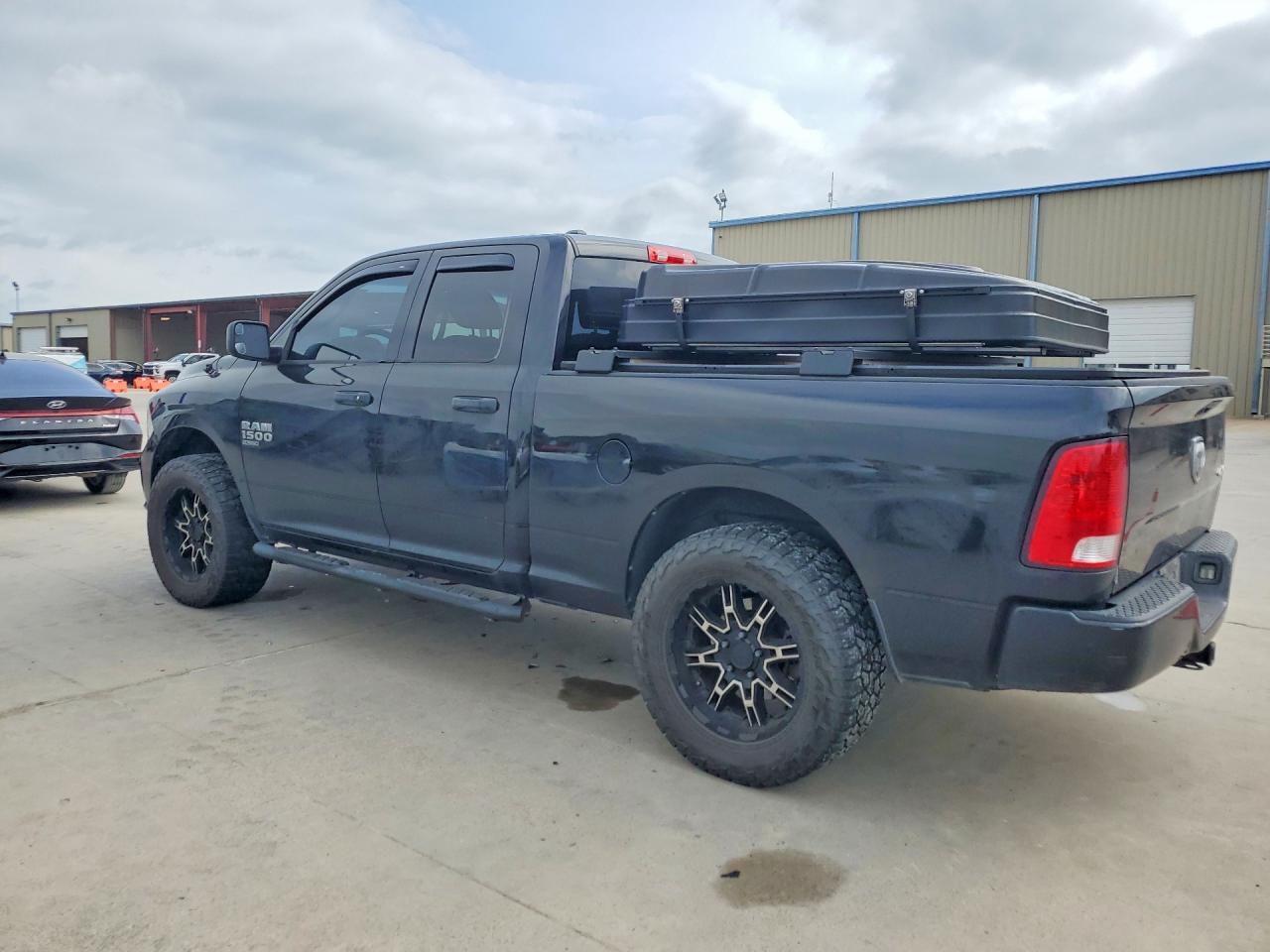 2019 RAM 1500 CLASSIC TRADESMAN photo 2