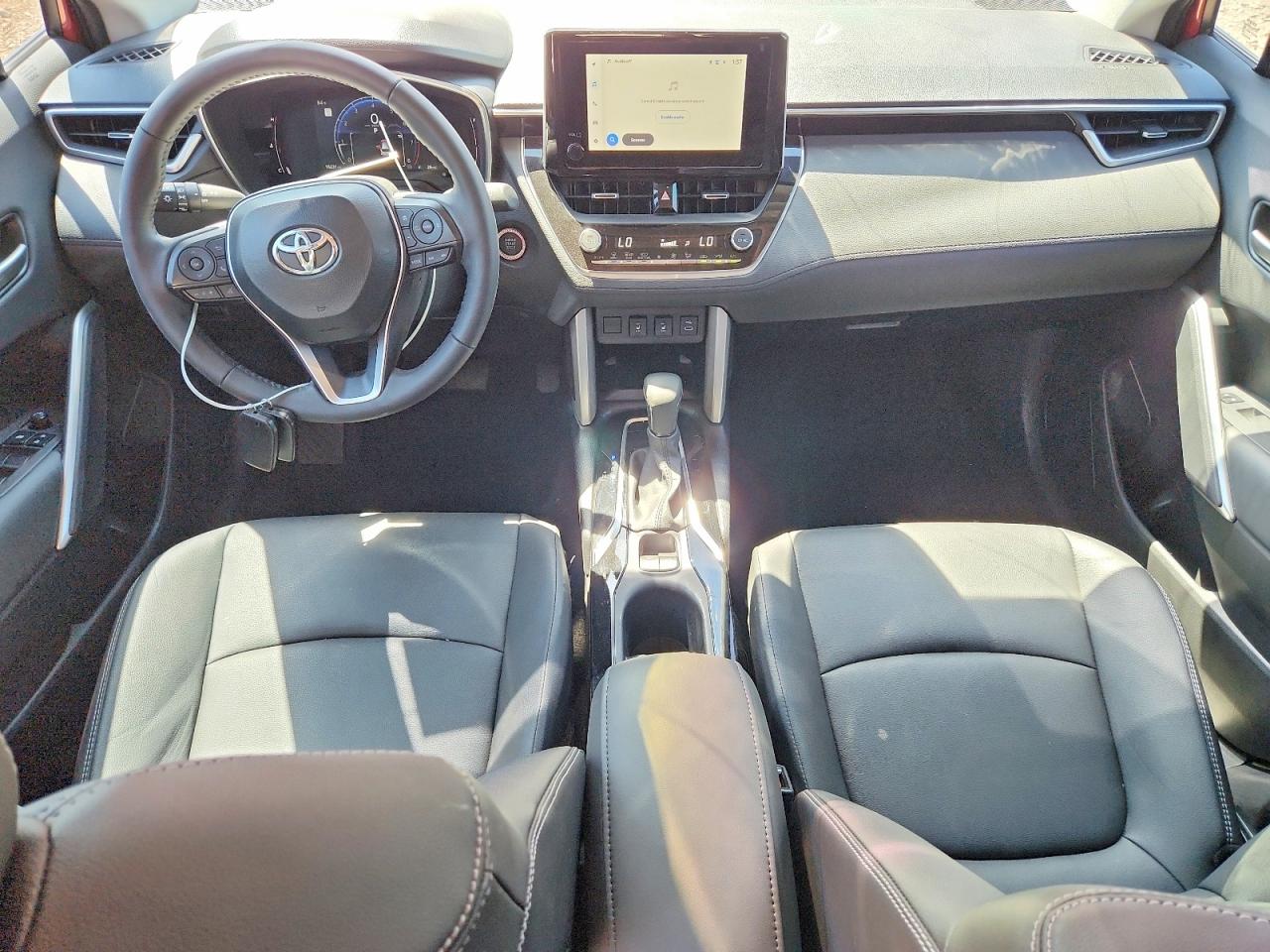 2024 TOYOTA COROLLA CROSS XLE photo 15