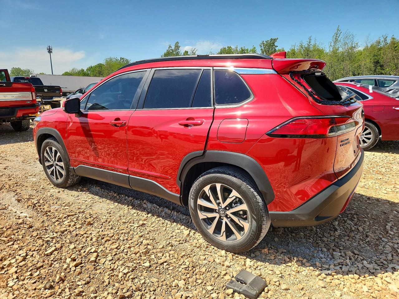 2024 TOYOTA COROLLA CROSS XLE photo 3
