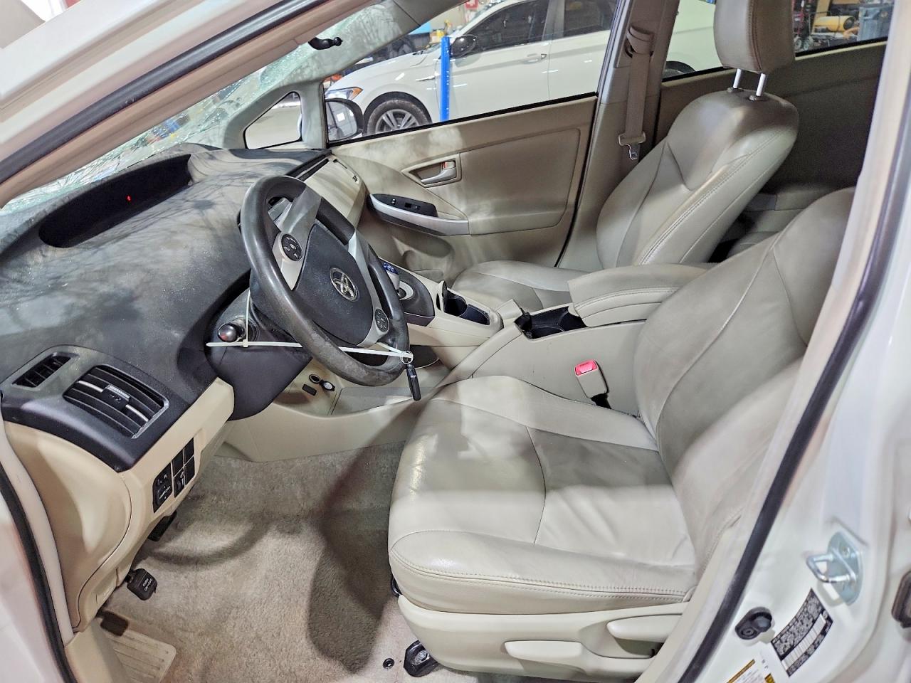 2011 TOYOTA PRIUS TWO photo 13