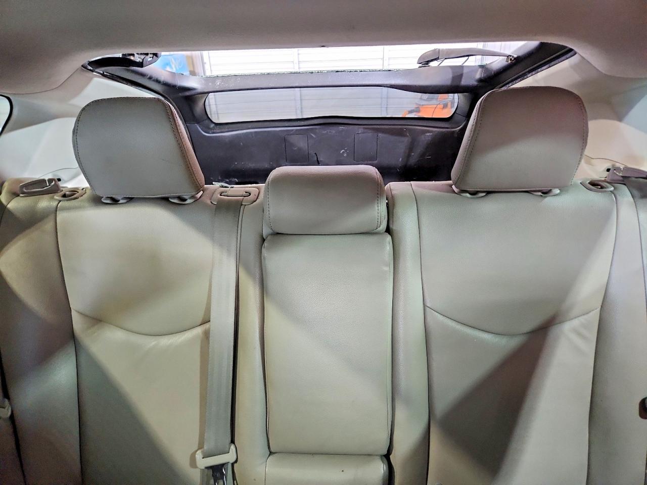 2011 TOYOTA PRIUS TWO photo 19