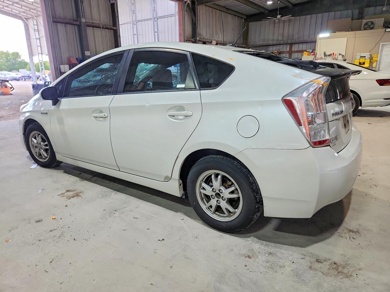 2011 TOYOTA PRIUS TWO photo 3