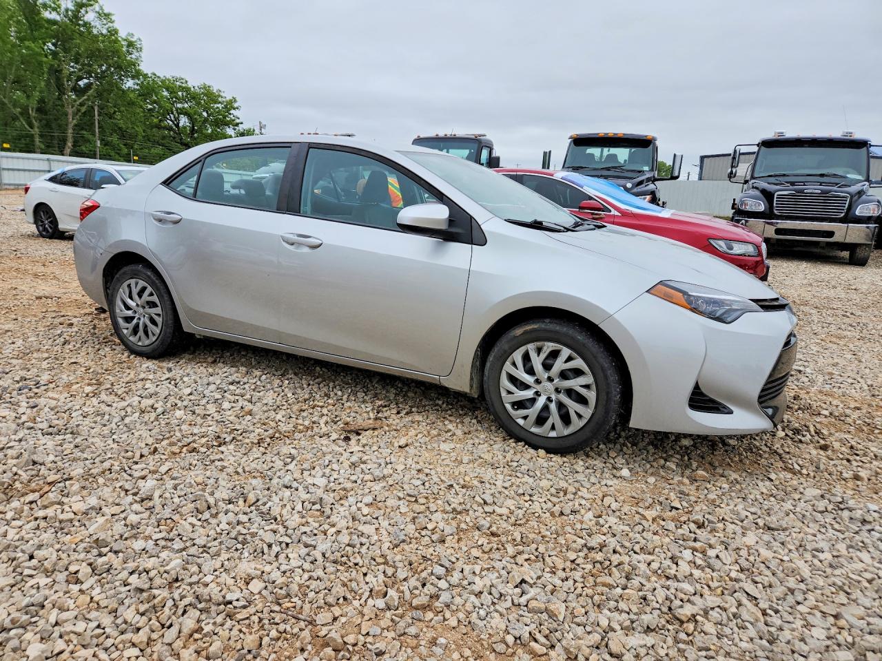 2017 TOYOTA COROLLA LE photo 7