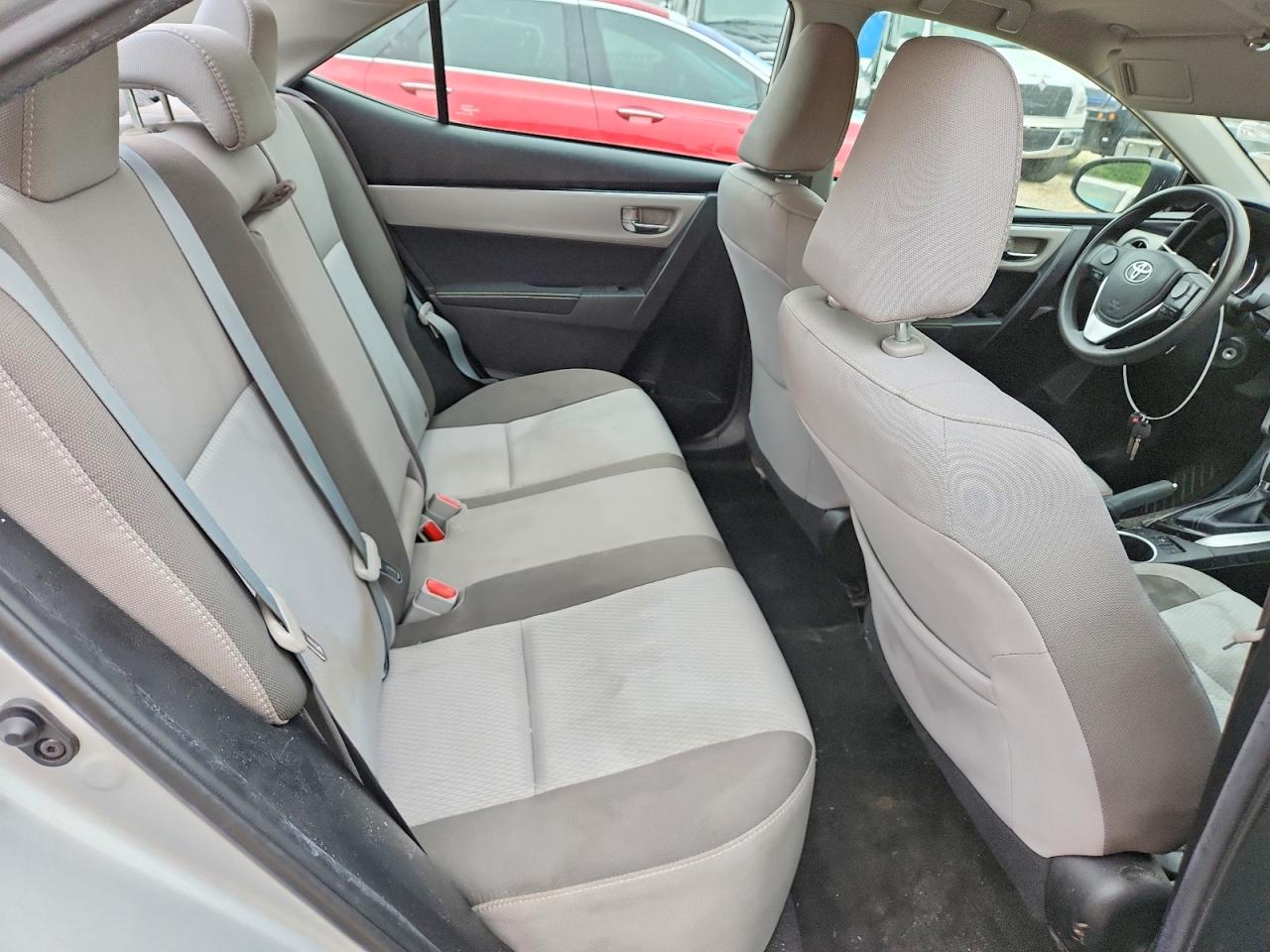 2017 TOYOTA COROLLA LE photo 19