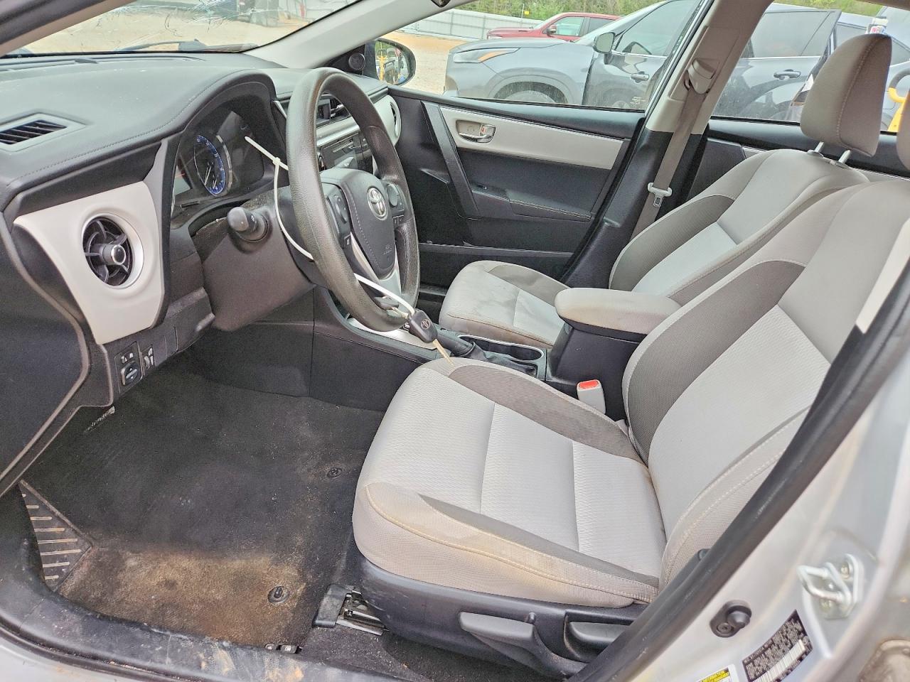 2017 TOYOTA COROLLA LE photo 13