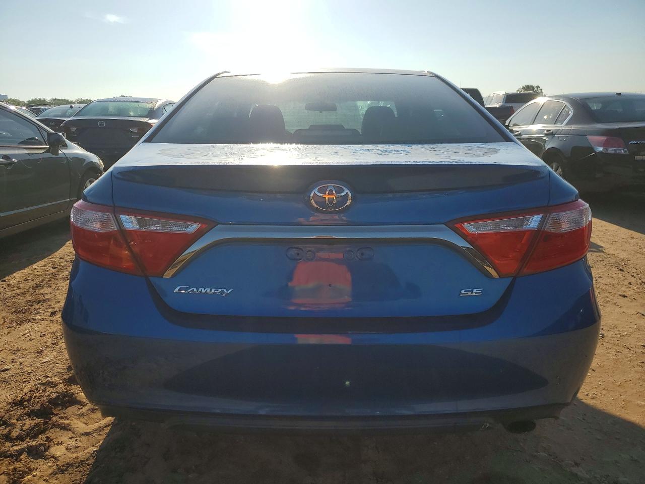 2017 TOYOTA CAMRY SE photo 11