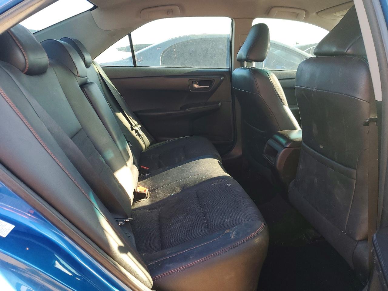 2017 TOYOTA CAMRY SE photo 19