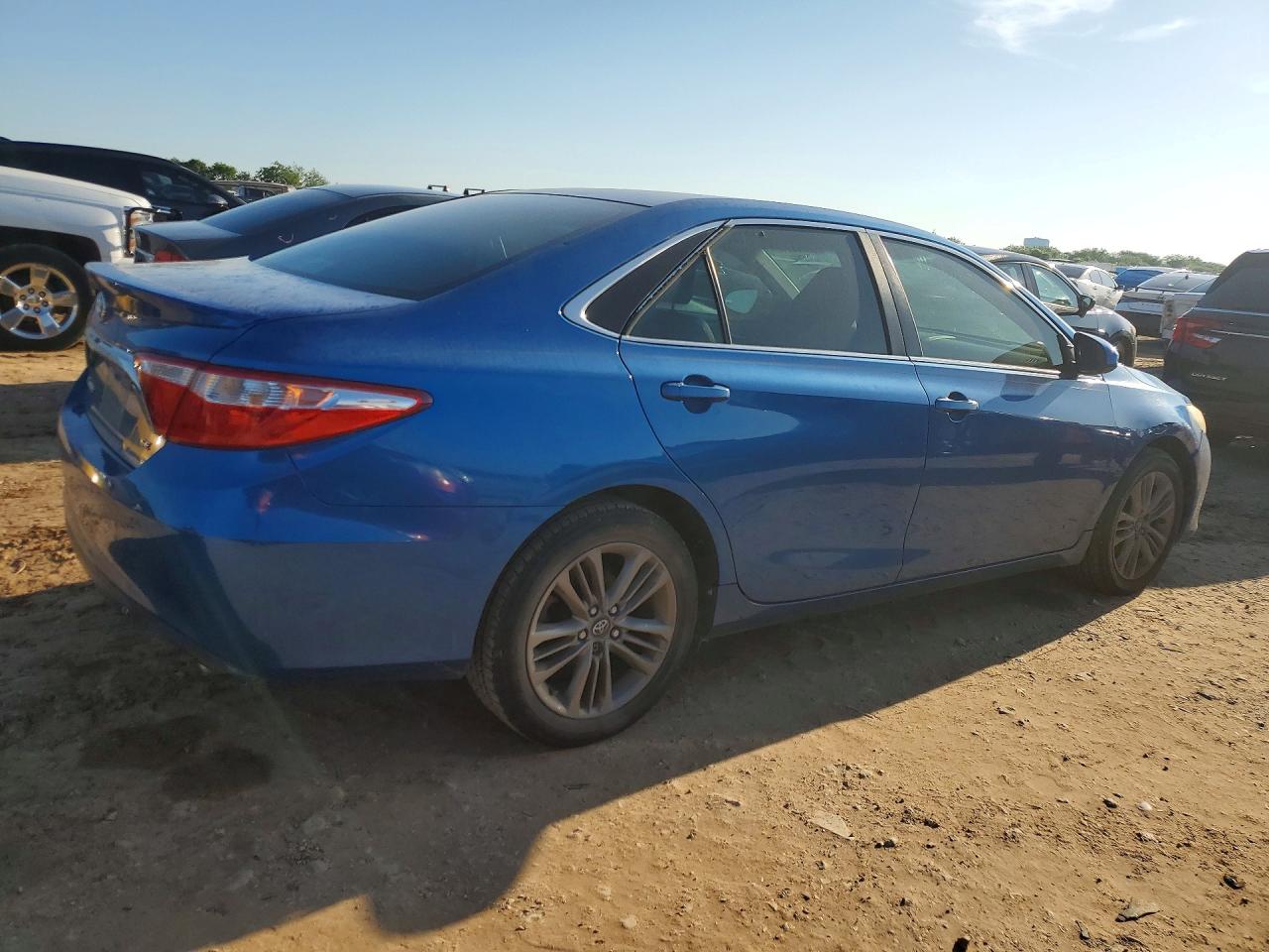 2017 TOYOTA CAMRY SE photo 5