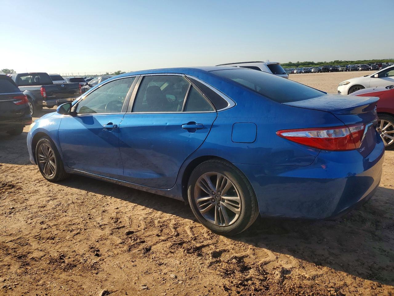 2017 TOYOTA CAMRY SE photo 3